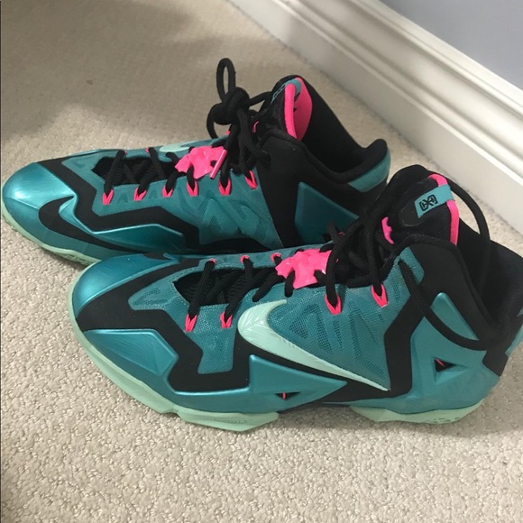 Lebron 11 south beach - Picture 2 of 2
